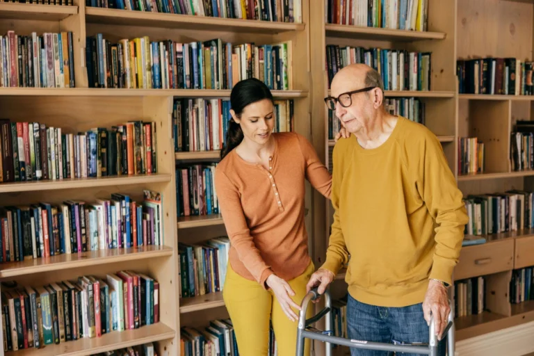 Signs Your Elderly Parent Should Not Live Alone Anymore (A Complete Guide for Families in Middle Tennessee)